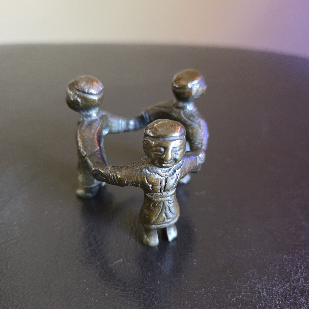 Vintage Japanese Mitsuningyo Futaoki... "Three Boy" lid rest. (Bronze)